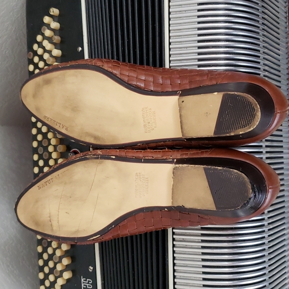 COMFY NATURALIZER BROWN WEAVED LEATHER SLIP ON FLATS - Picture 5 of 7